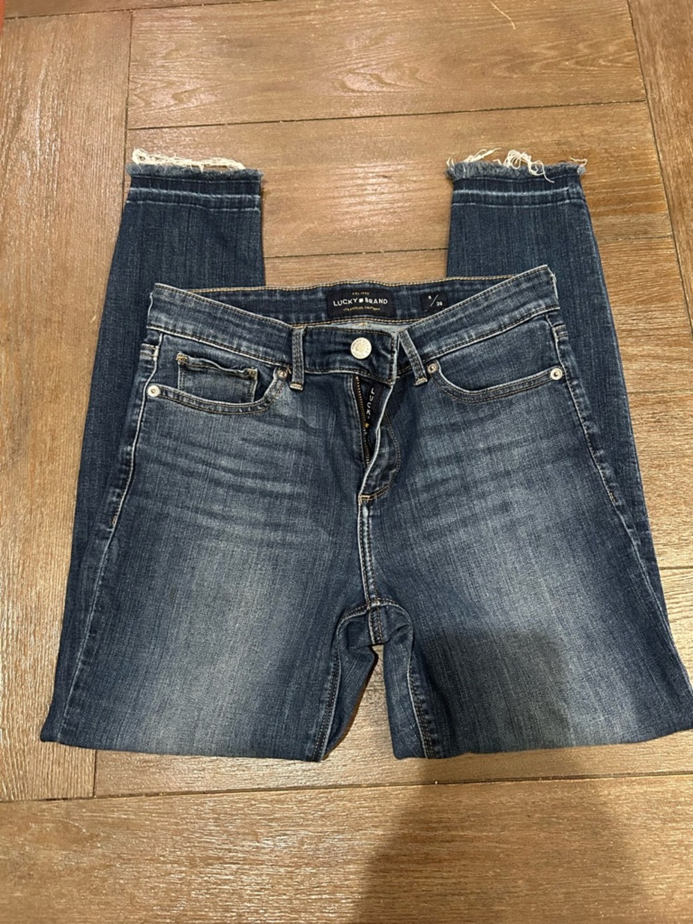 Lucky Brand Raw Hem Skinny Jeans Dark Wash Stretch Denim Size 6/28 - Picture 2 of 6